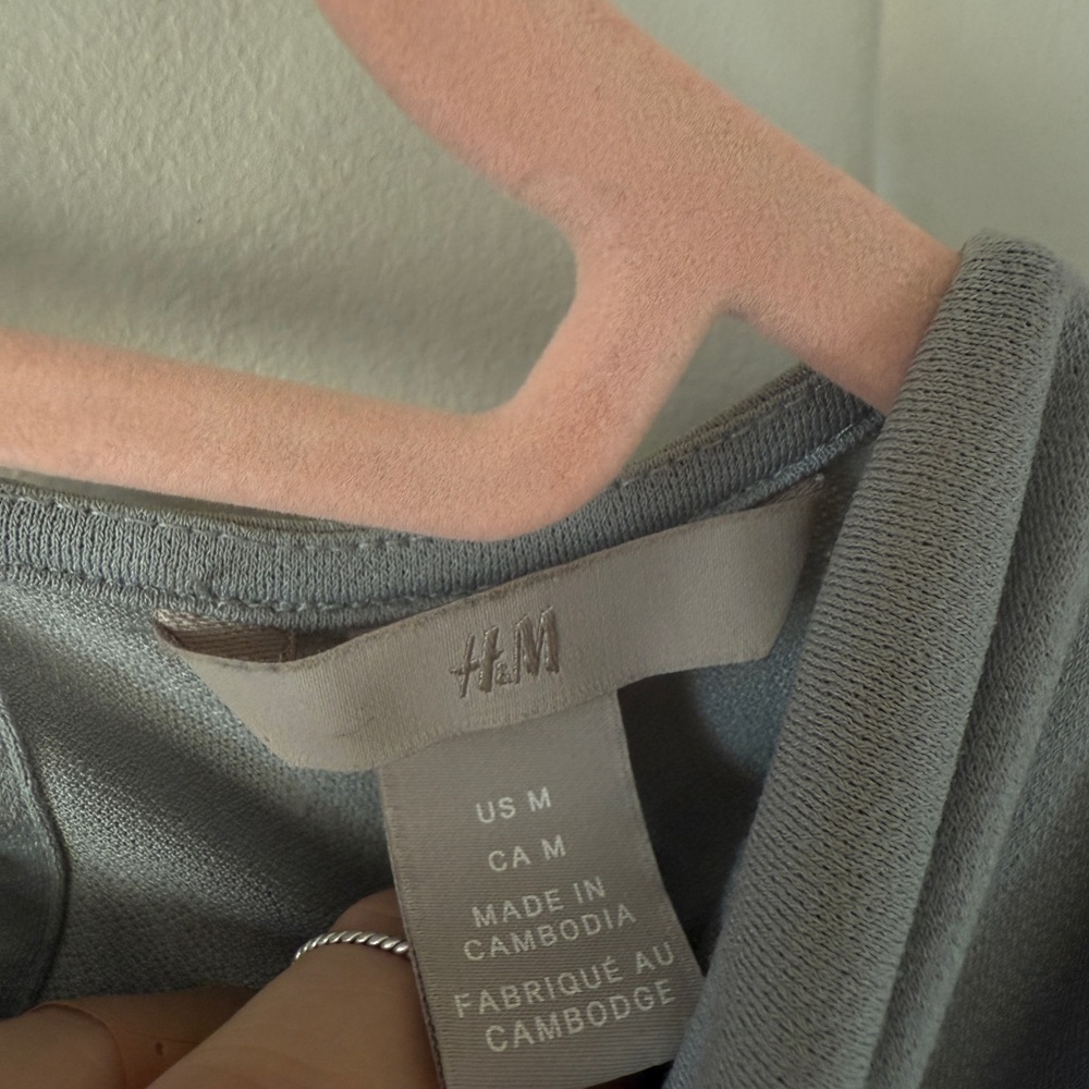 3for30 H&M Gray Cap Sleeve Relaxed Blouse - Picture 2 of 8